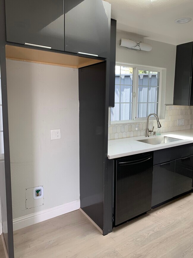 Building Photo - 25350 Del Mar Ave