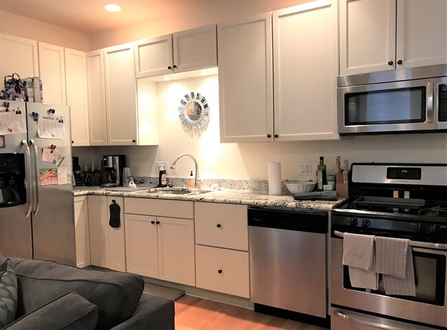 Building Photo - 1719 W Pierce Ave