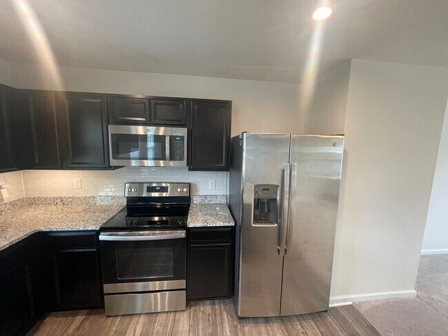 Foto del edificio - 4 Bedroom 2 1/2 Bath