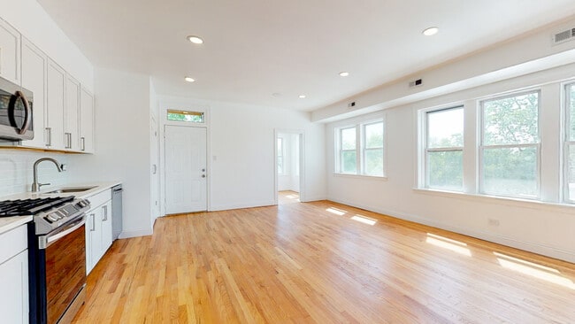 Building Photo - 3419 W Medill Ave
