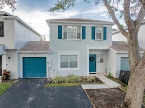Building Photo - 9681 Santa Rosa Dr