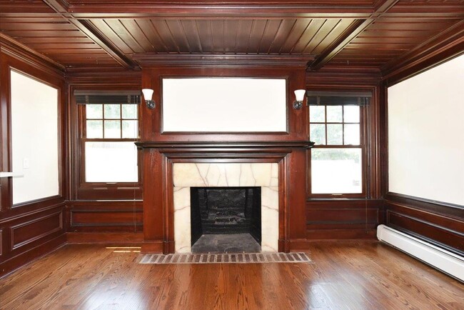 Building Photo - 158 Woodbine Ave