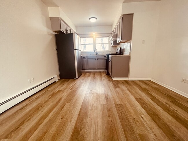 Building Photo - 8921 S Cottage Grove Ave