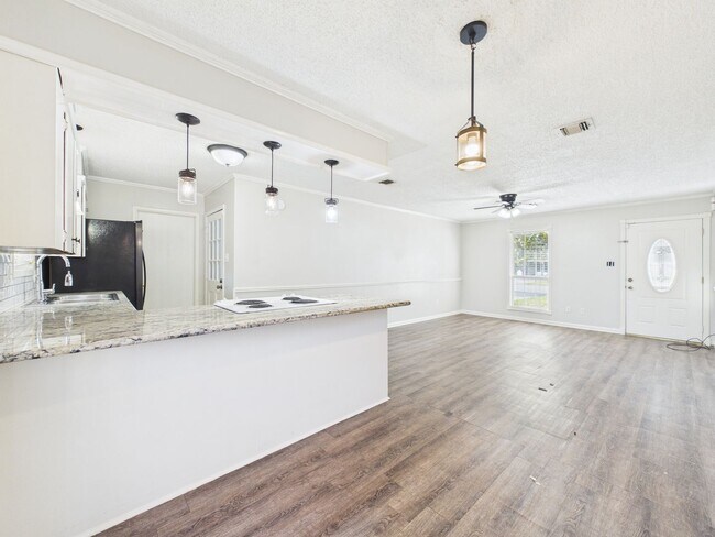 Foto del edificio - COMING SOON! 3 Beds, 2 Baths House for rent in Milton!