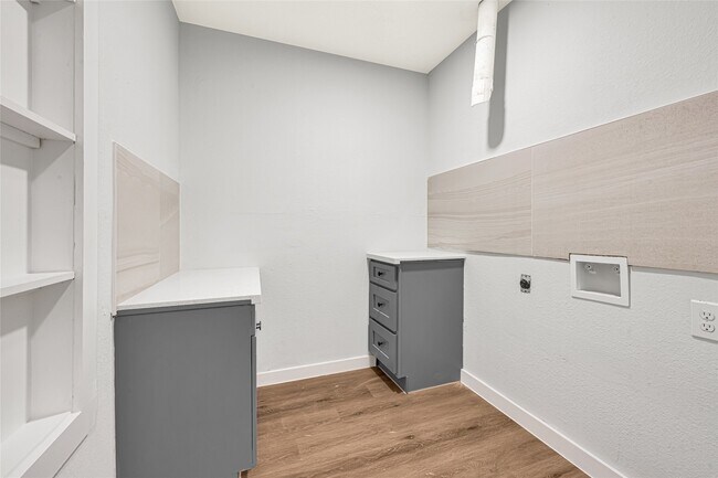 Foto del edificio - 3415 Lapstone Dr