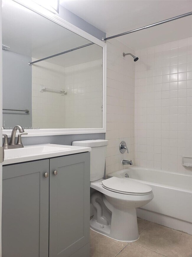 Building Photo - 5641 Riverside Dr