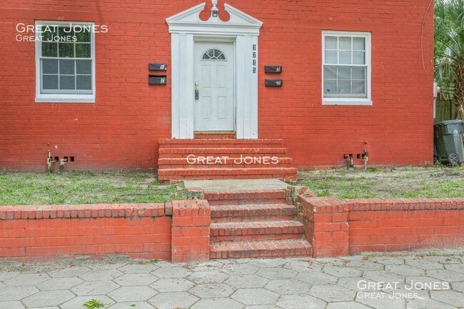 Building Photo - 1715 Perry St