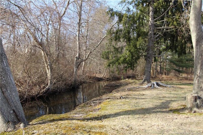 Building Photo - 13 Willow St