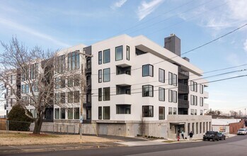 Building Photo - 806 Olympic St