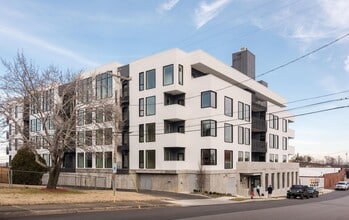 Building Photo - 806 Olympic St