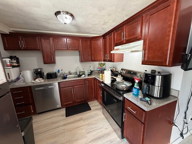 Building Photo - 6 Ba Dr