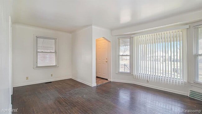 Building Photo - 2 br, 1 bath House - 19435 Santa Barbara Dr