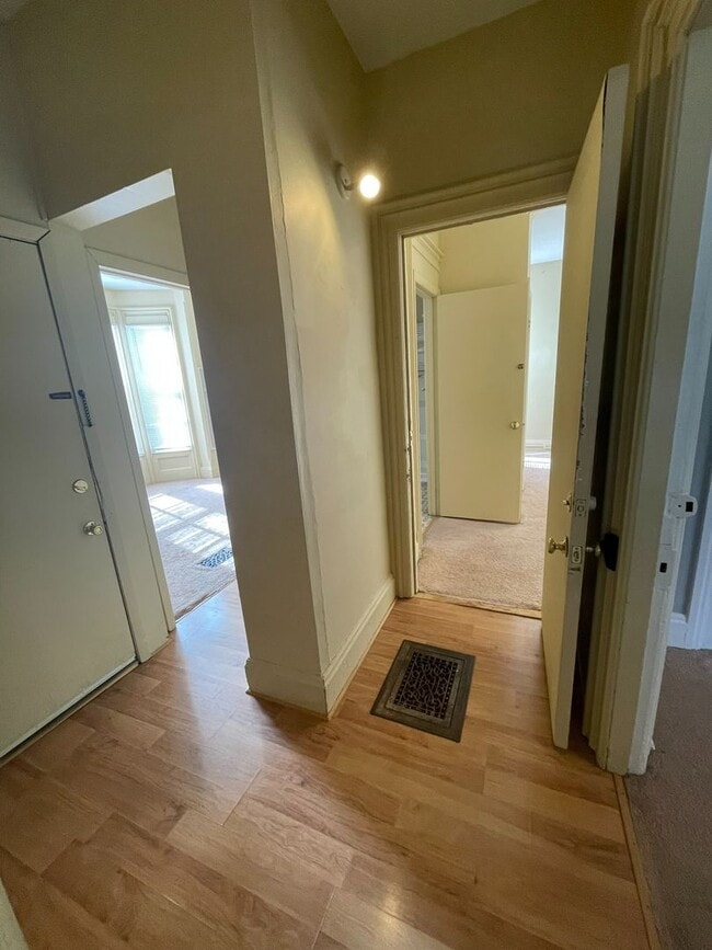 Building Photo - 411 N State St