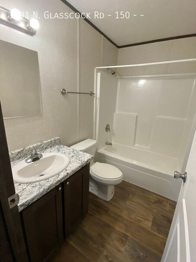 Foto del edificio - 1901 N Glasscock Rd