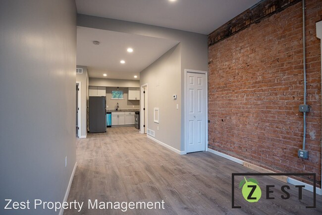 Building Photo - 2 br, 1 bath Apartment - 1119 Custer St, D...