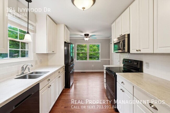 Foto del edificio - 124 Ivywood Dr