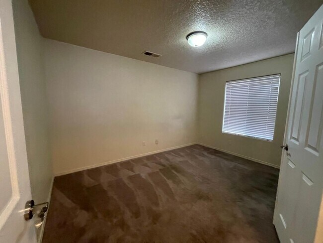 Building Photo - 9620 Sundoro Pl NW