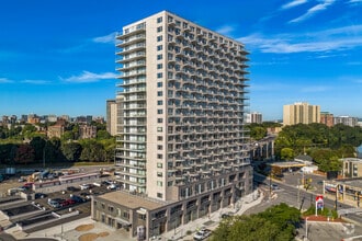 Building Photo - Maison Riverain