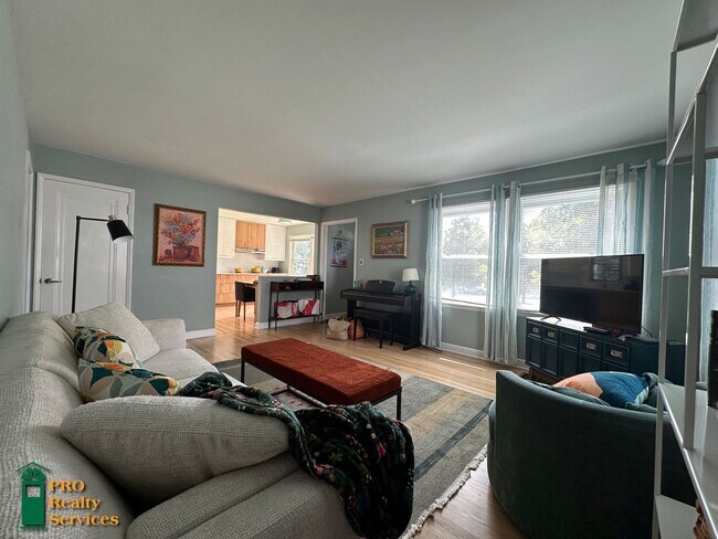 Foto del edificio - 3 Bedroom Home in Highland Park