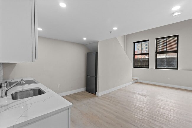 Building Photo - 153 Green St