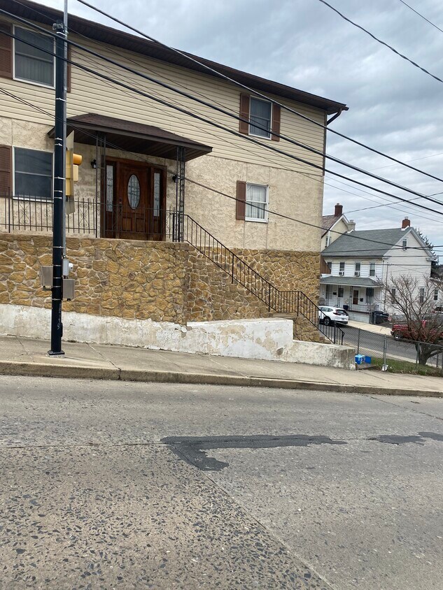 1187 E 4th St Unit 1, Bethlehem, PA 18015 1187 E 4th St Bethlehem, PA