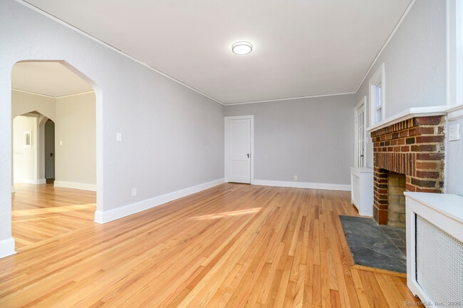 Foto del edificio - 58 Mayflower Ave