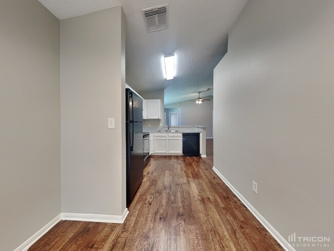 Building Photo - 3263 Jorns St