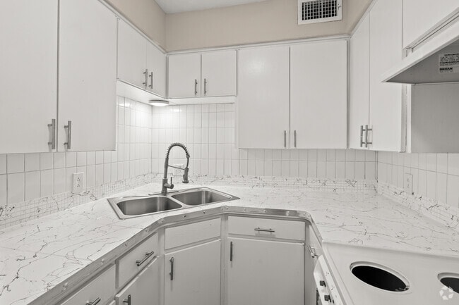 1BR, 1BA - 580SF - Kitchen - Vintage Pads