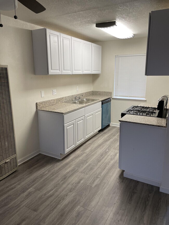 Building Photo - 21031 Santa Barbara Dr