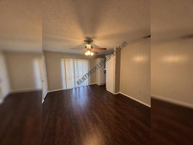 Foto del edificio - 1220 Twin Lakes Dr