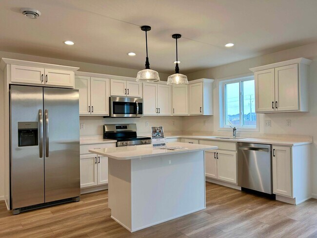 Foto del edificio - Spacious & Stylish 3-Bed Home with Modern Finishes and Attached 2-Stall Garage