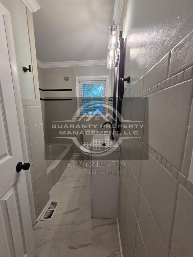Foto del edificio - 6223 Hunter St