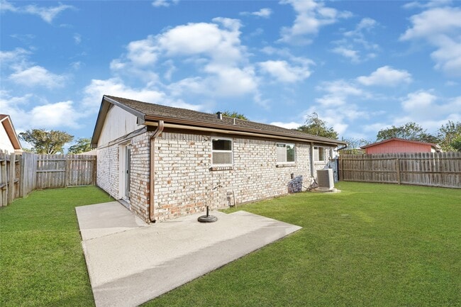 Building Photo - 1803 Flamingo Dr