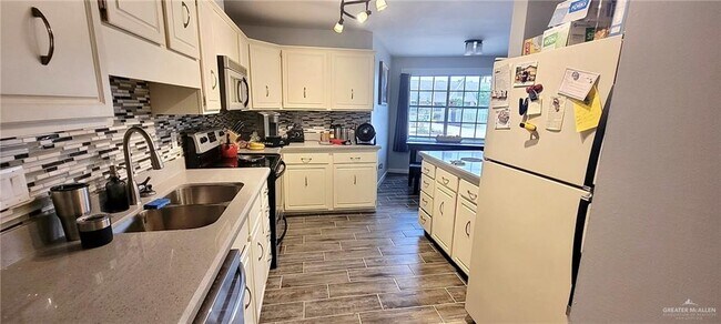 Foto del edificio - 601 Hibiscus Ave