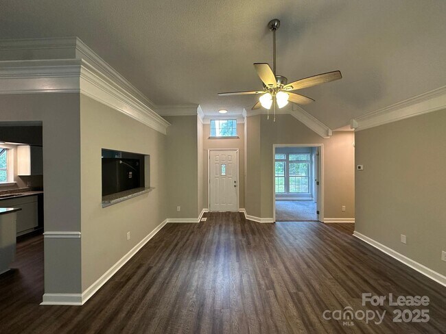 Foto del edificio - 1617 Sugar Hollow Dr
