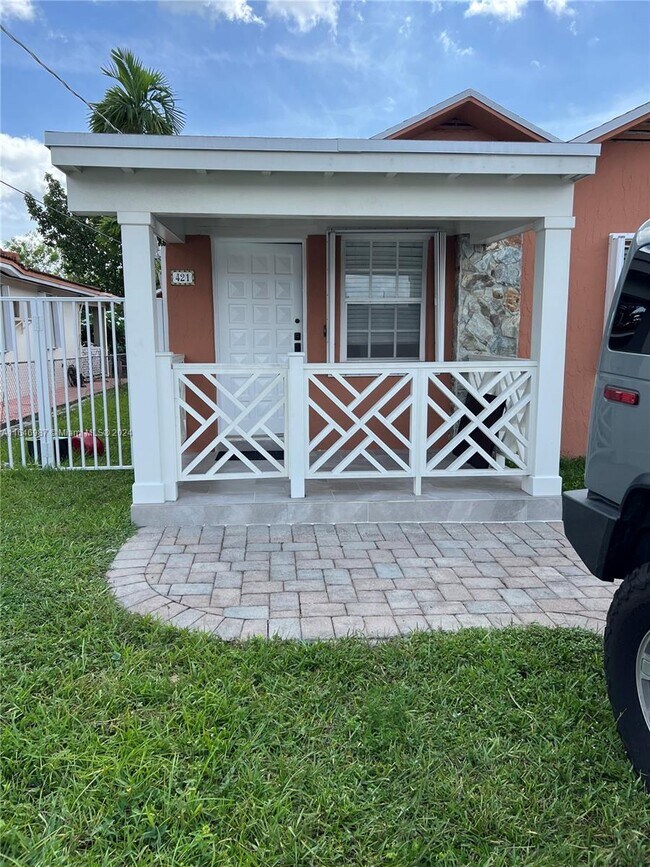 Foto del edificio - 421 NW 57th Ct
