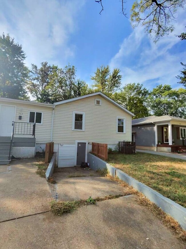 Building Photo - 262 Buddie Ave
