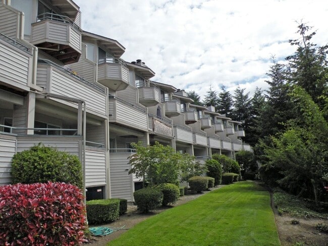 Building Photo - 2 Bed 3 Bath Condo at Galleria in the Hear...