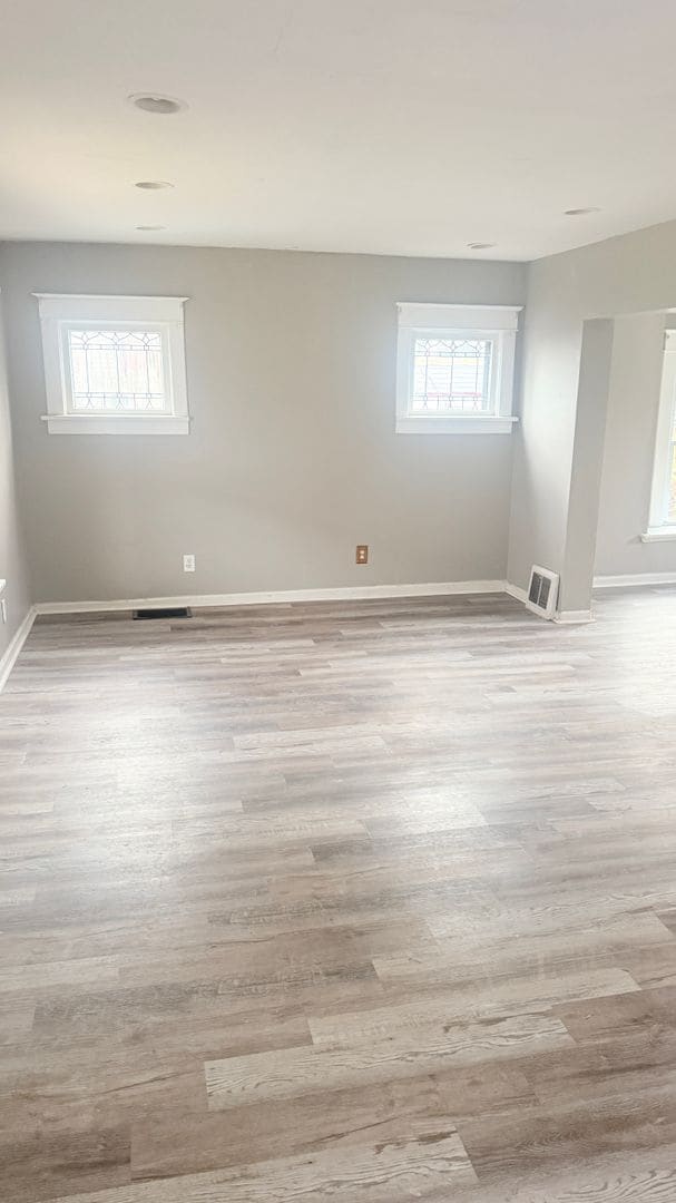 Building Photo - Large 3 bedroom Single Family Home READY NOW