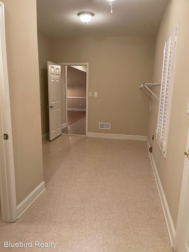 Building Photo - 3 br, 2 bath House - 174 Alexander Drive