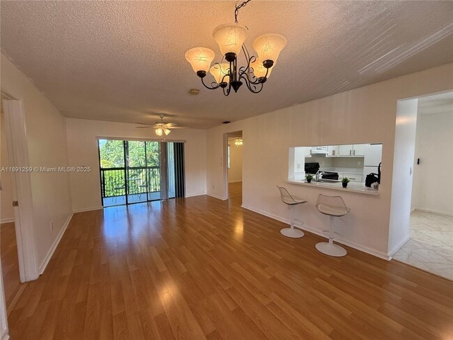 Foto del edificio - 9649 NW 4th St