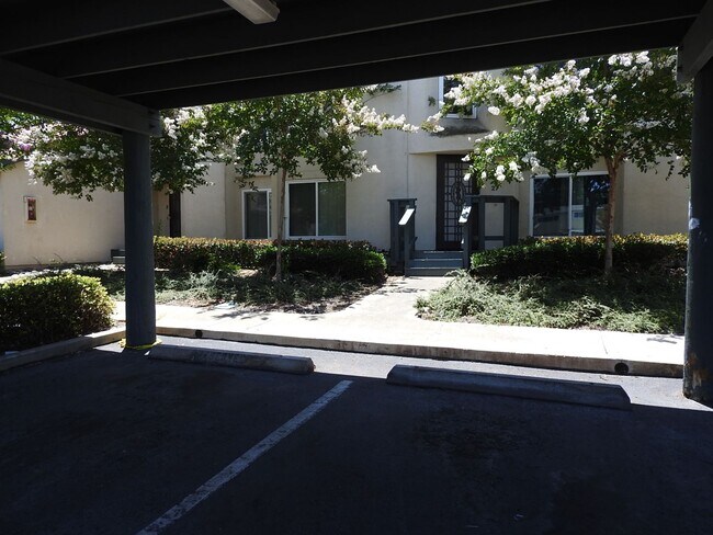 Foto del edificio - Lovely 2 bedroom townhouse