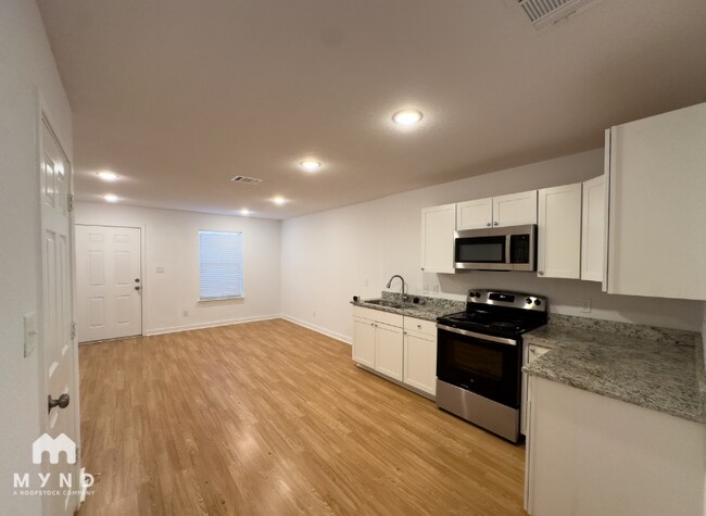 Building Photo - 3034 W Salinas