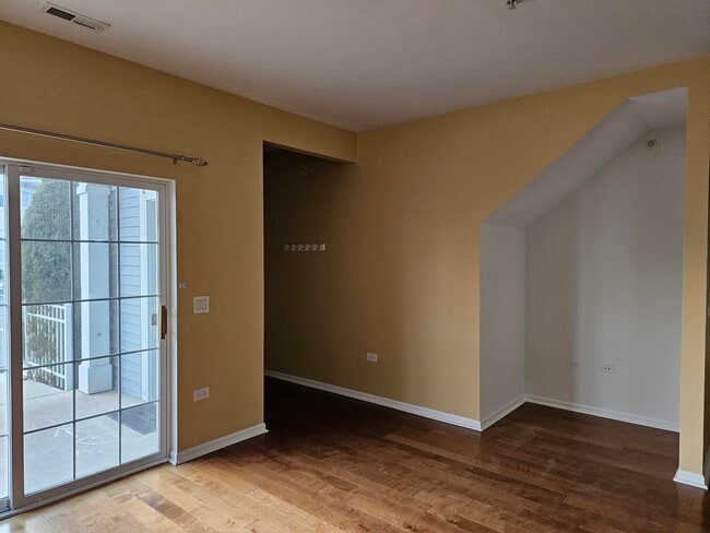 Building Photo - 2215 Aurora Dr