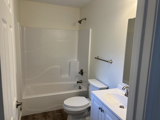 Building Photo - 5 Red Maple Lane