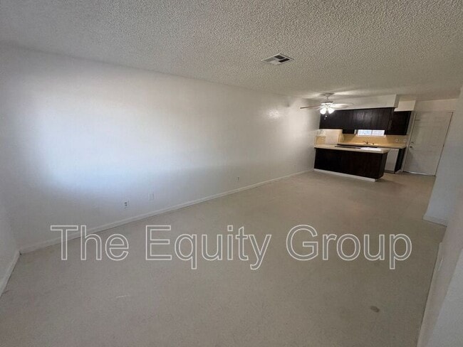 Building Photo - 2533 W Chestnut Ct