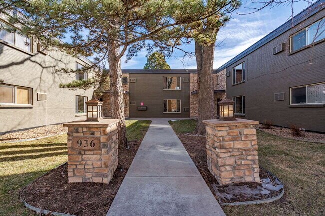 Building Photo - Stylish 2BR/2BA Condo with Patio & Parking...