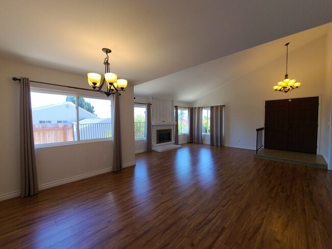 Building Photo - Tierrasanta Home with Gorgeous Views of Tr...
