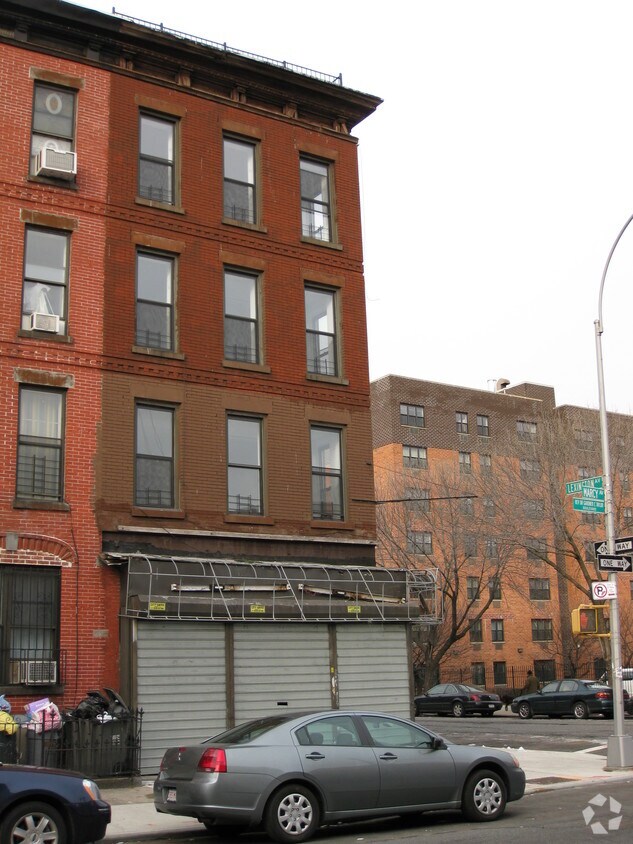 Fotografía del edificio - 756 Marcy Ave