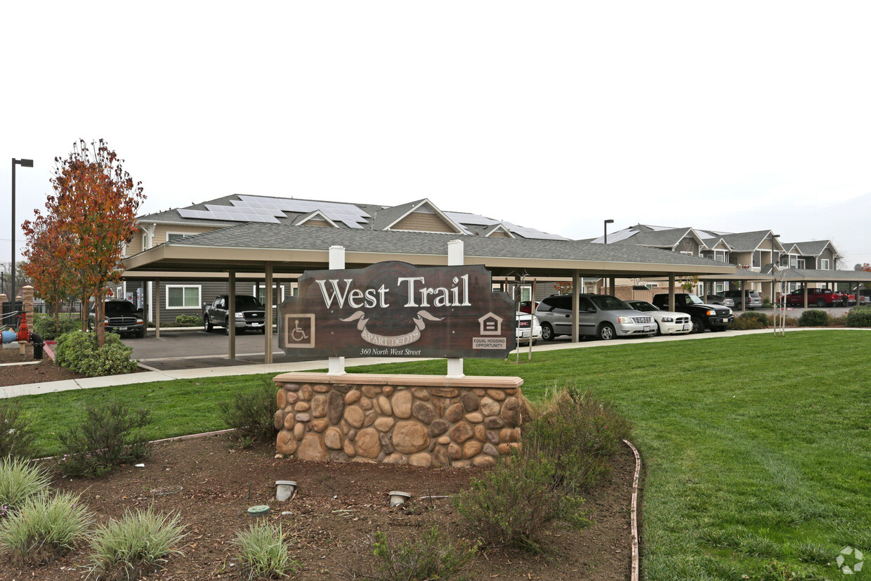 Weast Trail Apartaments - West Trail Apartments
